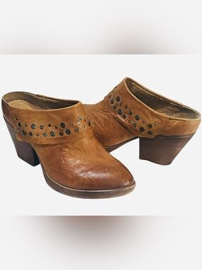 Sofft Gila Studded Stack Heel Distressed Leather Mules Warm Chestnut Brown Sz 10